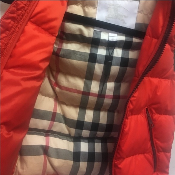 burberry kids red puffer vest - Picture 8 of 8